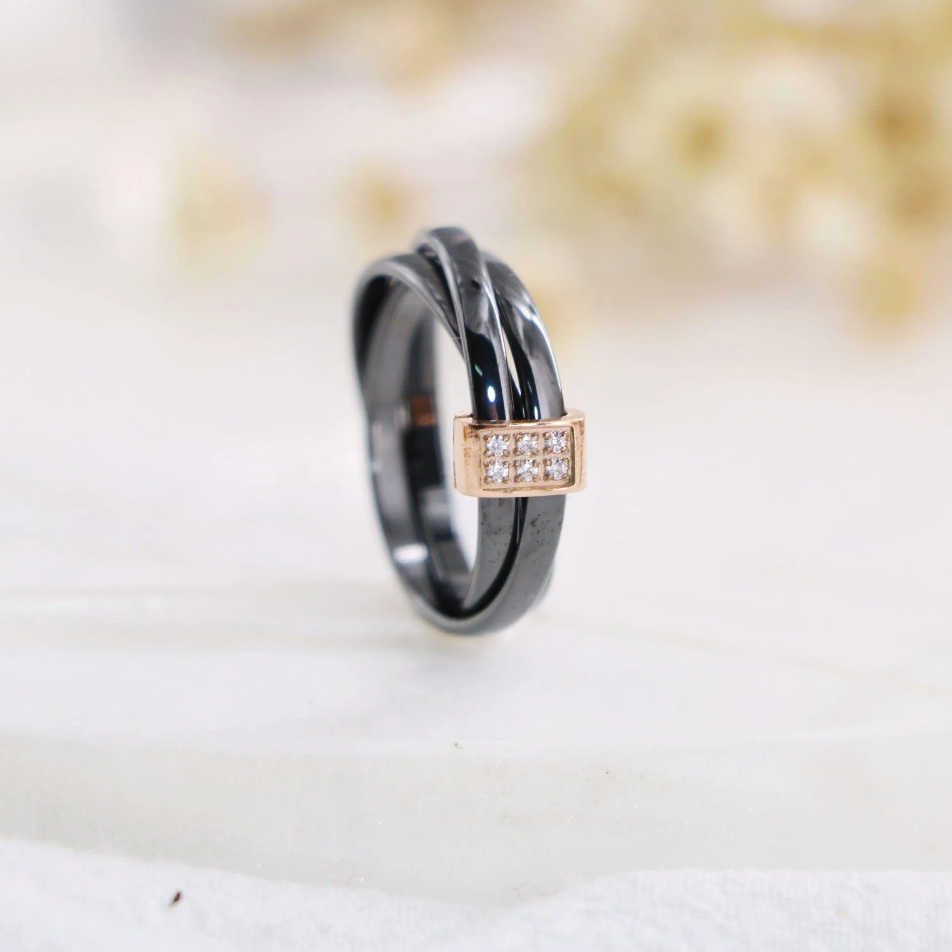 Black And White Ceramic Aperture Cross Titanium Steel Diamond-studded Ring